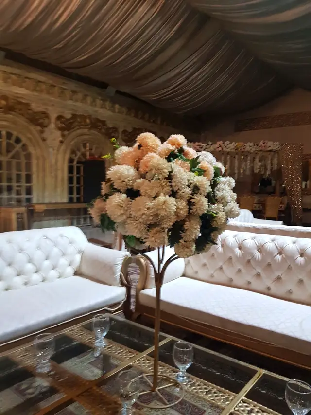 White sofas with a flower stand centrepiece
